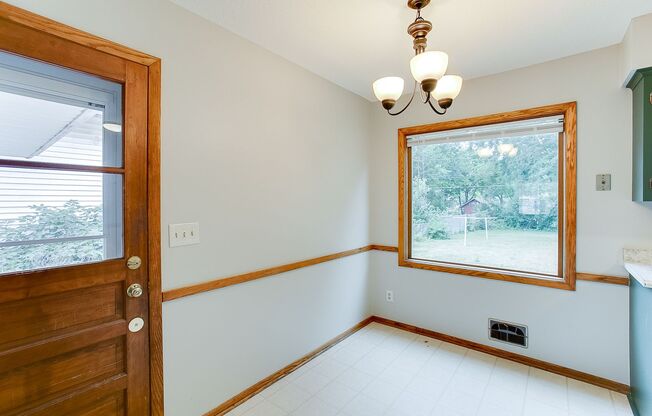 Updated 3 Bedroom Duplex in Battle Creek