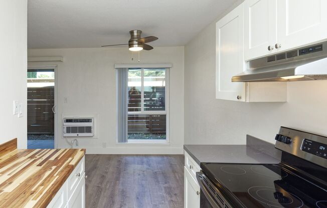 1 bed, 1 bath, 700 sqft, $1,945, Unit 221