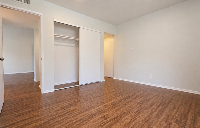 3 beds, 2 baths, 1,350 sqft, $2,898, Unit 33