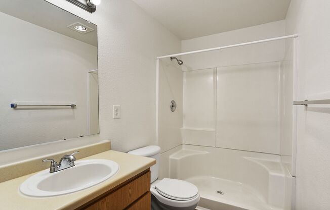 2 beds, 2 baths, 976 sqft, $1,450, Unit 2271-105