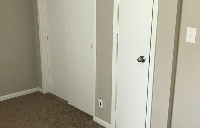 1 bed, 1 bath, 625 sqft, $850, Unit 4212 Wyndsor Terrace Building 2 #28