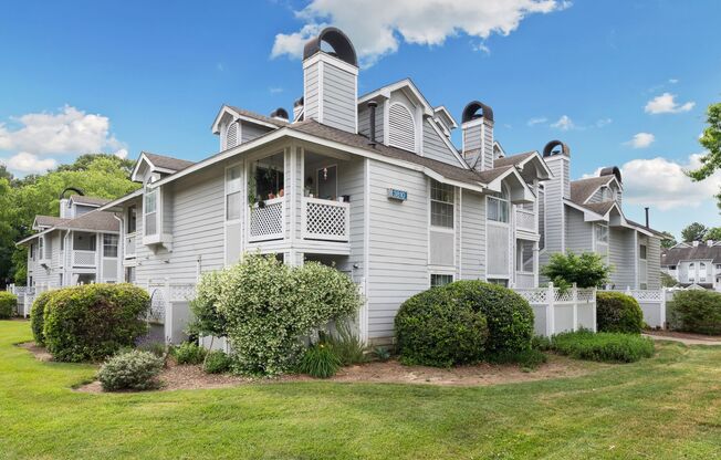 Light filled 1 BR/BA Condo with Loft!  Community Pool!  Available Sept 10!