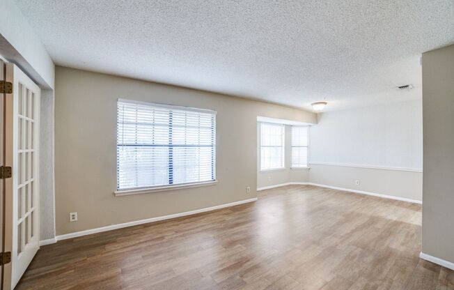 Thousand Oaks neighborhood! Over 1800 sqft!