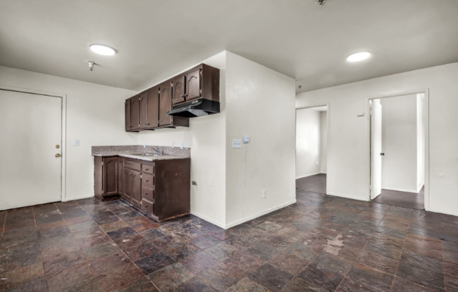 5243 N HUNTINGTON DR