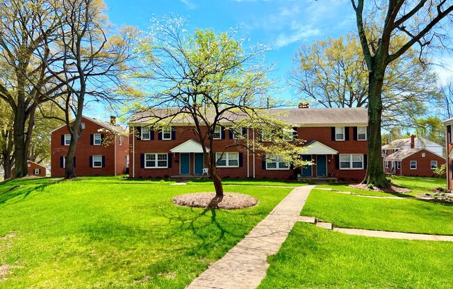 2 beds, 1 bath, 888 sqft, $850, Unit 926Hill