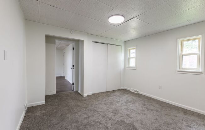 2 beds, 1 bath, $1,299, Unit Apt 1