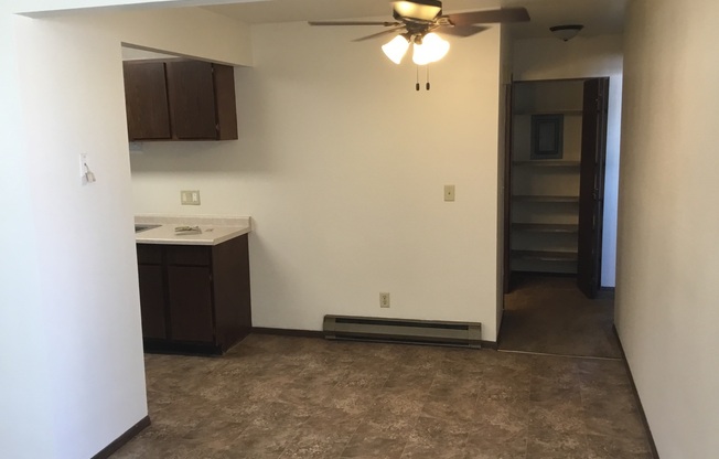 2 beds, 1 bath, 825 sqft, $879.99