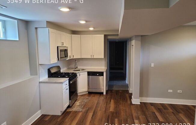 3549 W BERTEAU AVE
