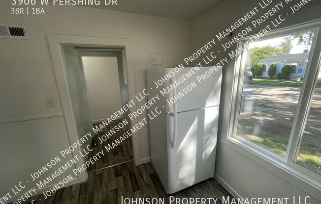 3906 W PERSHING DR