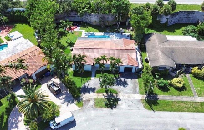 21020 NE 18TH CT MIAMI, FL 33179