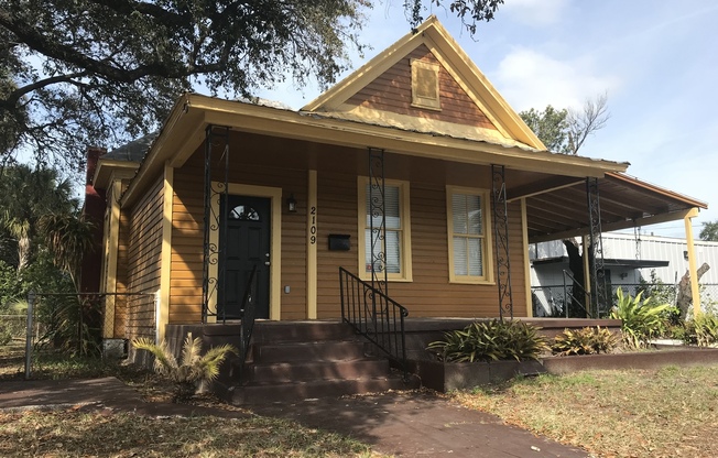 Vintage North Hyde Park Bungalow