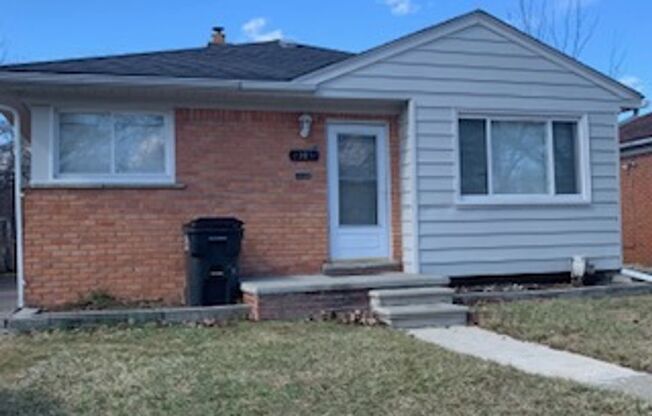 Welcome Home!!! Oak Park 3 bedroom brick ranch