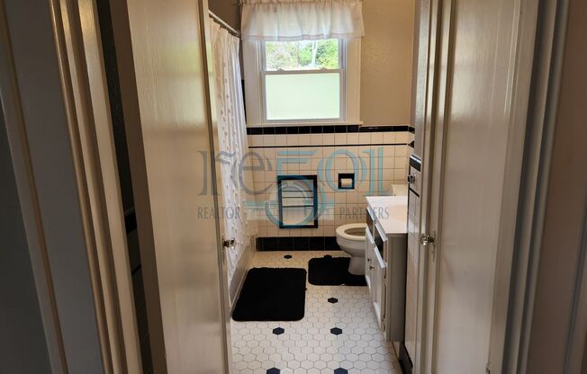 2 beds, 1 bath, $1,250