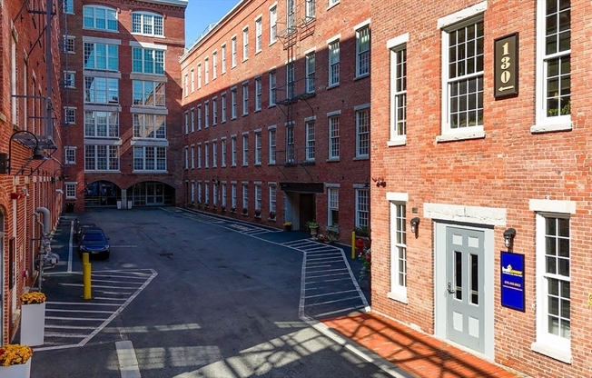 1 bed, 1 bath, 759 sqft, $2,000, Unit 214