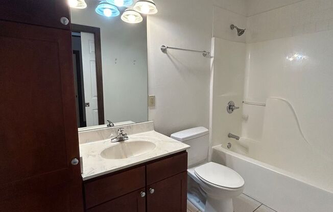 1 bed, 1 bath, $950, Unit Unit # 202