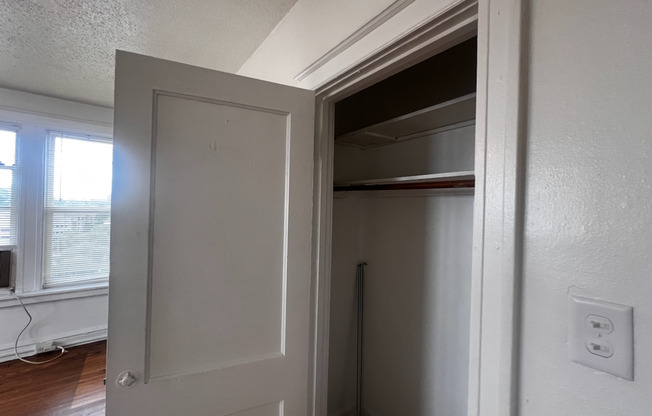 Studio, 1 bath, 400 sqft, $850, Unit 703