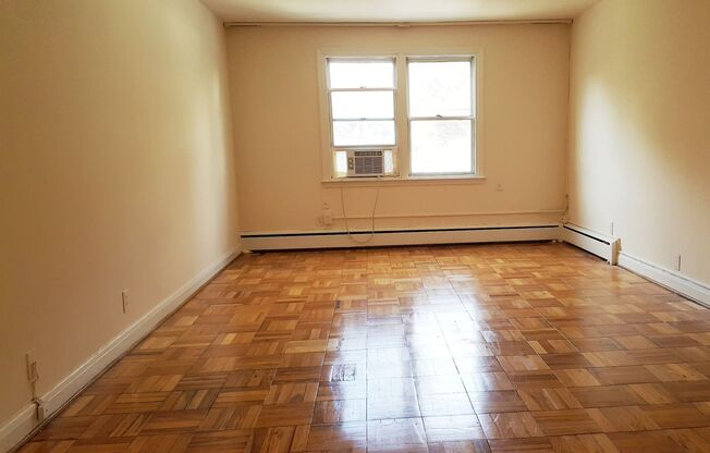 2 beds, 1 bath, 800 sqft, $1,695, Unit E11