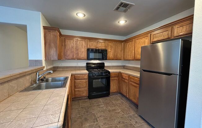 Cozy 3-Bedroom Home in Silverado Ranch!