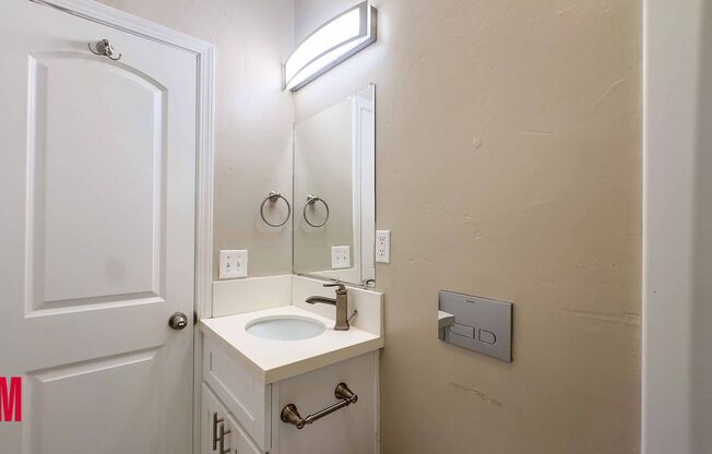 Studio, 1 bath, 300 sqft, $1,699, Unit 14