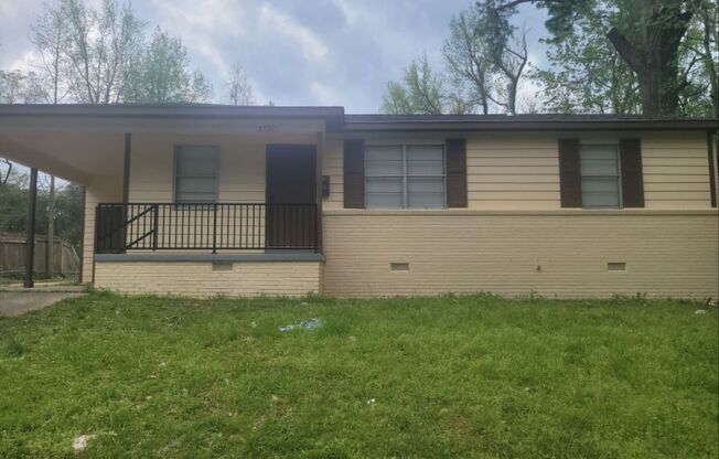 4 Success Realty is now offering this 3 bedroom , 1 bath home. This home also comes with central air/heat ,and a spacious back yard. Call 4 Success Realty for your private showing.