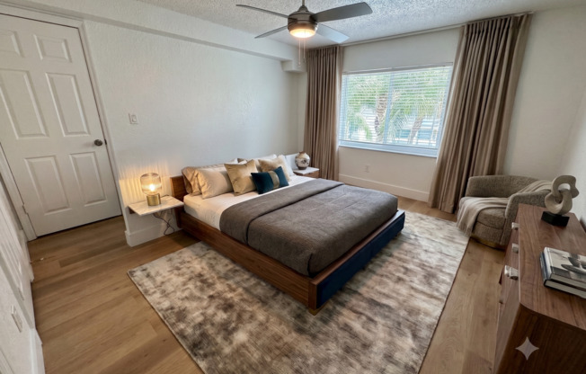 2 beds, 1 bath, 889 sqft, $1,699, Unit 10-5215