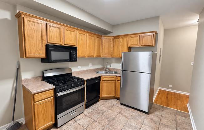 3 beds, 2 baths, $1,785, Unit 3w