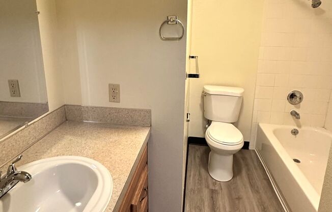 2 beds, 1 bath, 920 sqft, $1,500, Unit 7619-04