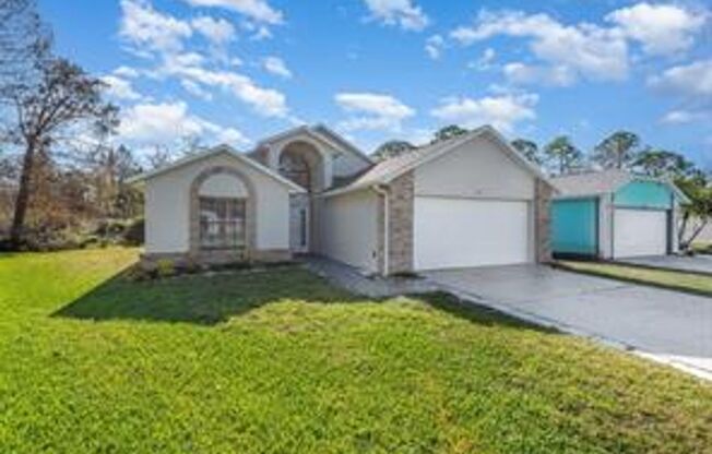 3 Bedroom / 2 Bath Home Available Now in Port Orange!