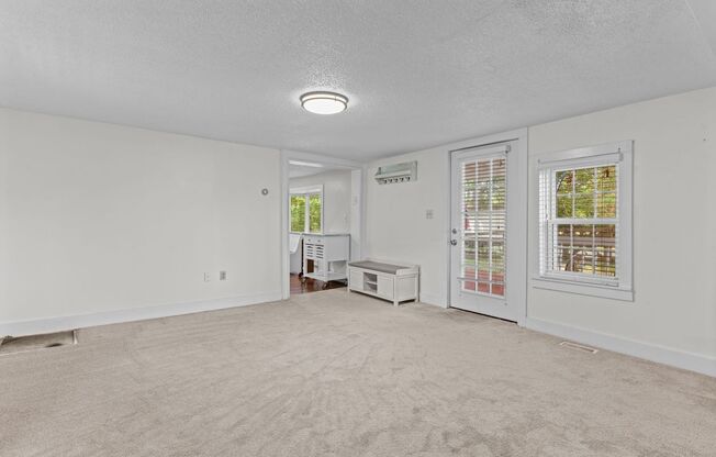 Updated Farmhouse in Wake Forest with scenic views; private and quiet, Must See!