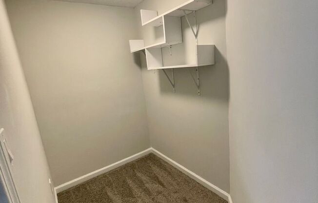 2 beds, 1.5 baths, 924 sqft, $1,850, Unit 4-16A