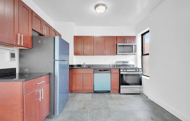 500 W 123 ST