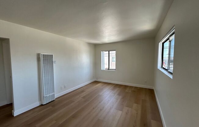 Upstairs 2 Bedroom 1 Bathroom on Felspar Available Now