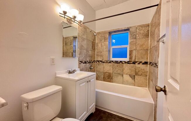 Studio, 1 bath, 450 sqft, $1,299, Unit 204