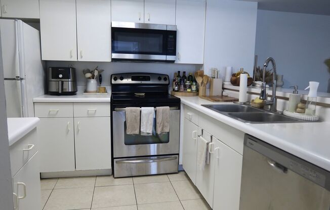 2 beds, 2 baths, 1,124 sqft, $2,600, Unit Bedroom 1