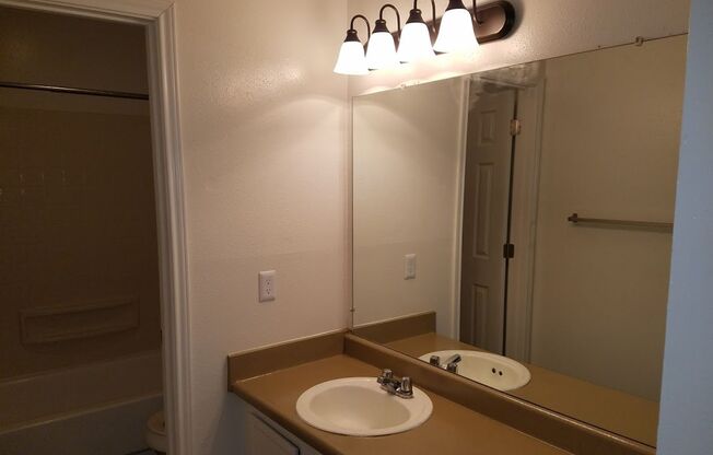 Studio, 1 bath, 415 sqft, $695, Unit *906