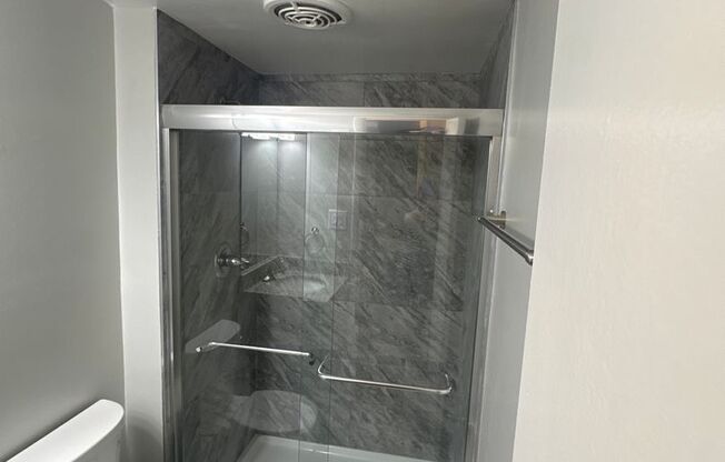 3 beds, 2 baths, 1,300 sqft, $2,400, Unit 3335 #102