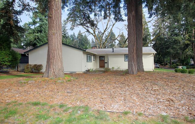 Gorgeous, Remodeled 3 Bed/2 Bath Mid-Century Ranch on Huge Lot – Lake Oswego!