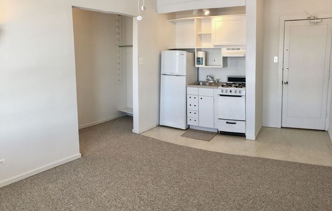 Studio, 1 bath, 233 sqft, $1,275, Unit 712