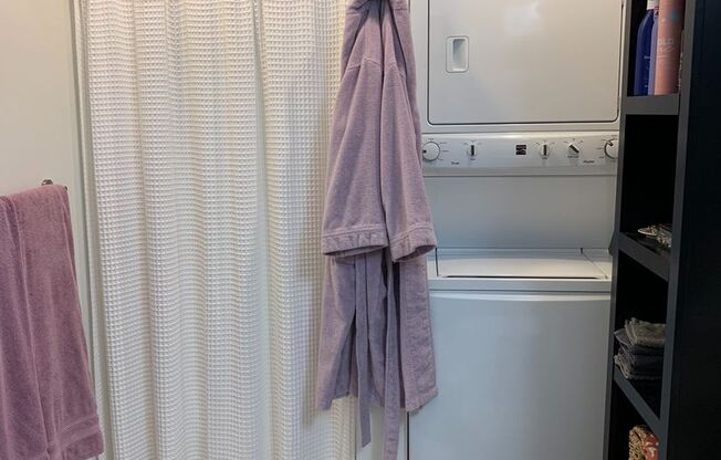 Studio, 1 bath, 650 sqft, $1,160, Unit 414