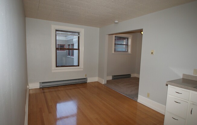 Studio, 1 bath, 280 sqft, $925, Unit 302