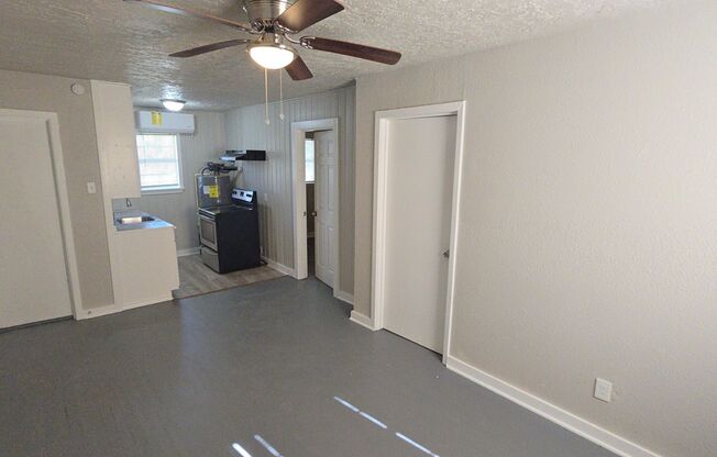 3335 Tuam St **HALF OFF SECOND MONTH'S RENT** ACCEPTING SEC 8/HOUSING**