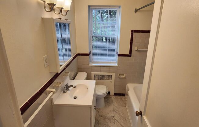 2 beds, 1 bath, 897 sqft, $2,275, Unit A-23
