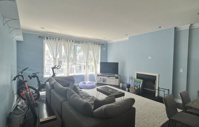 3322 W Eastwood Ave 2