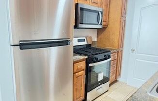 2 beds, 2 baths, $3,000, Unit 201