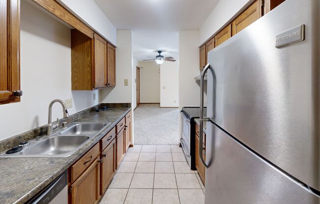 2 beds, 1 bath, 1,050 sqft, $1,655, Unit 7722CE