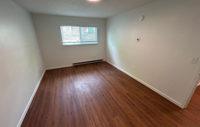 2 beds, 1 bath, 1,000 sqft, $1,295, Unit #7