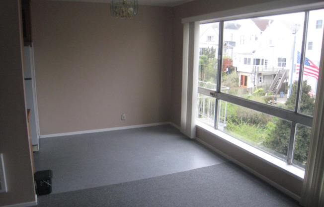 565 8 AVE