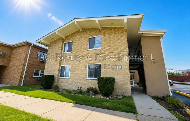 17 N HILLSIDE AVE