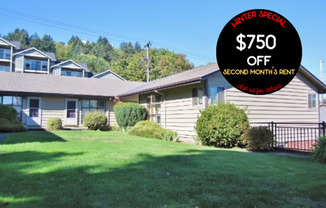 **Winter Special** Mid-Century 2-Bdr: Cute Courtyard Building Near OHSU + Downtown!