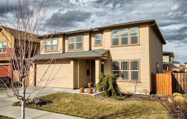 NE House Pet Friendly, 4 Bdrm, 2.5 Bath, Bonus Room, Office, Gas Heat/fireplace, A/C